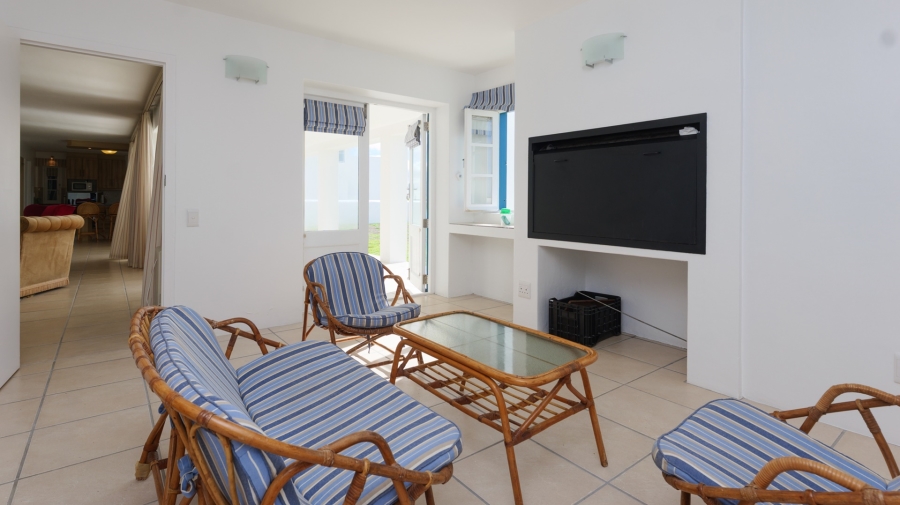 5 Bedroom Property for Sale in Struisbaai Western Cape
